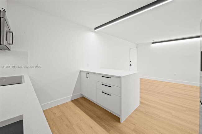 Building Photo - 8107 SW 72nd Ave