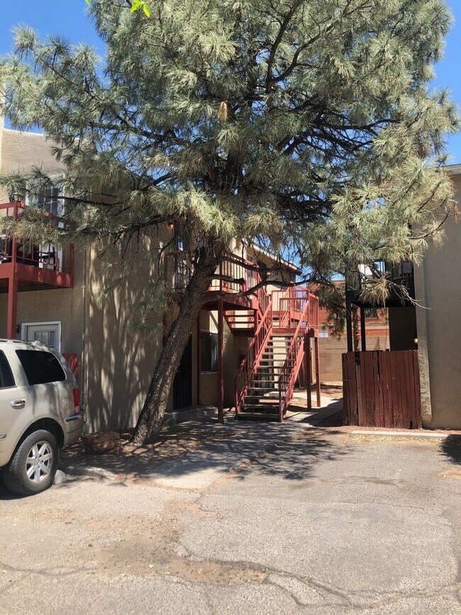 Building Photo - 1237-B Menaul Blvd NW