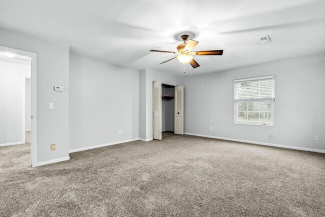 Building Photo - 215 Darrell Dr