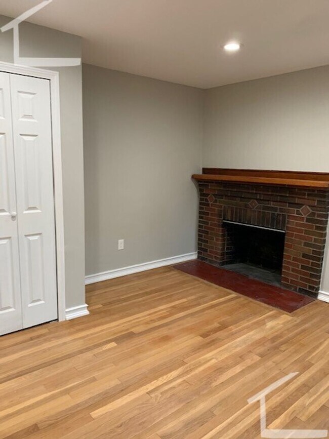 Building Photo - Renovated 3 bed in Brighton!!!