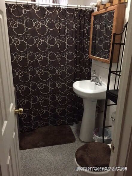 Building Photo - 35 Cummings Rd