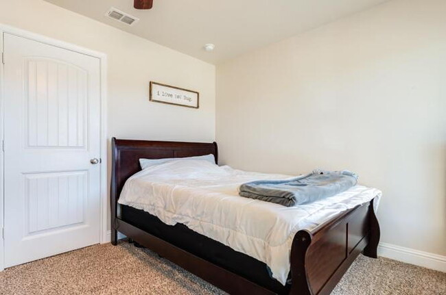 Building Photo - 13803 Avenue V