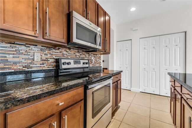 Building Photo - 936 SW 147th Ave