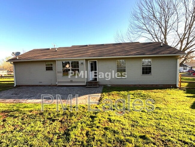 Building Photo - 916 Linda Dr