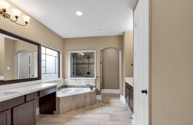 Building Photo - 1630 Mahan Dr