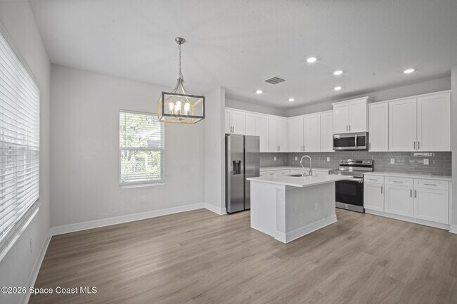 Building Photo - 330 San Marino Rd SW