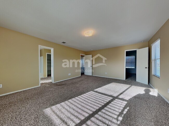 Building Photo - 937 Iona Dr