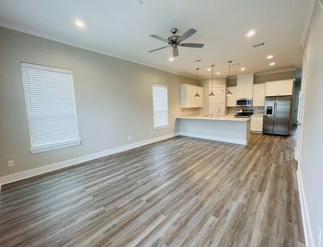 Building Photo - 710 Vassar Ct