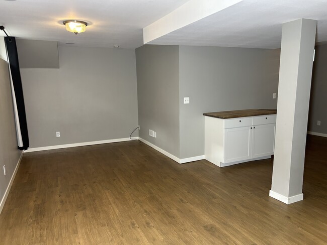 Building Photo - 1203 S West Ave