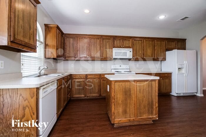 Building Photo - 2120 Haylee Dr