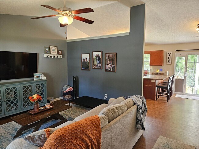 Building Photo - Beautiful 3 bedroom 2 bath home in Sneads ...