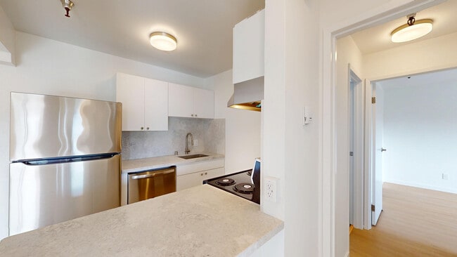 Building Photo - 2031 Castro St