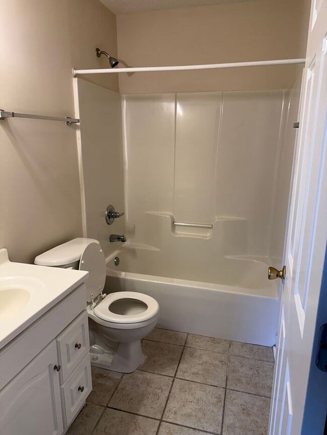 Building Photo - Lexington-Offering Self Guided Tour with RENTLY!