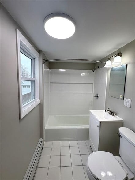 Building Photo - 23 Knight St