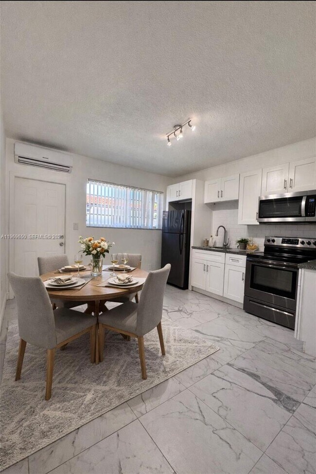 Building Photo - 903 80th St