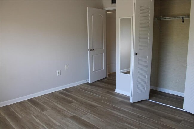 Building Photo - 3345 Crystal Ct E