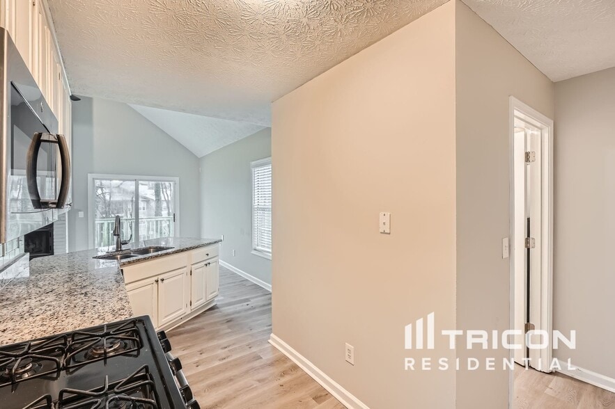 Building Photo - 1761 Silver Leaf Ct SW