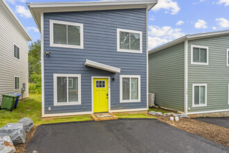 Building Photo - West AVL Cottage 110