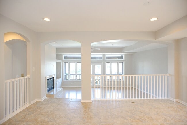 Building Photo - Townhome in the desired Chesapeake Harbour!!!