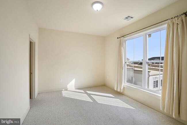 Building Photo - 525 Belmont Bay Dr