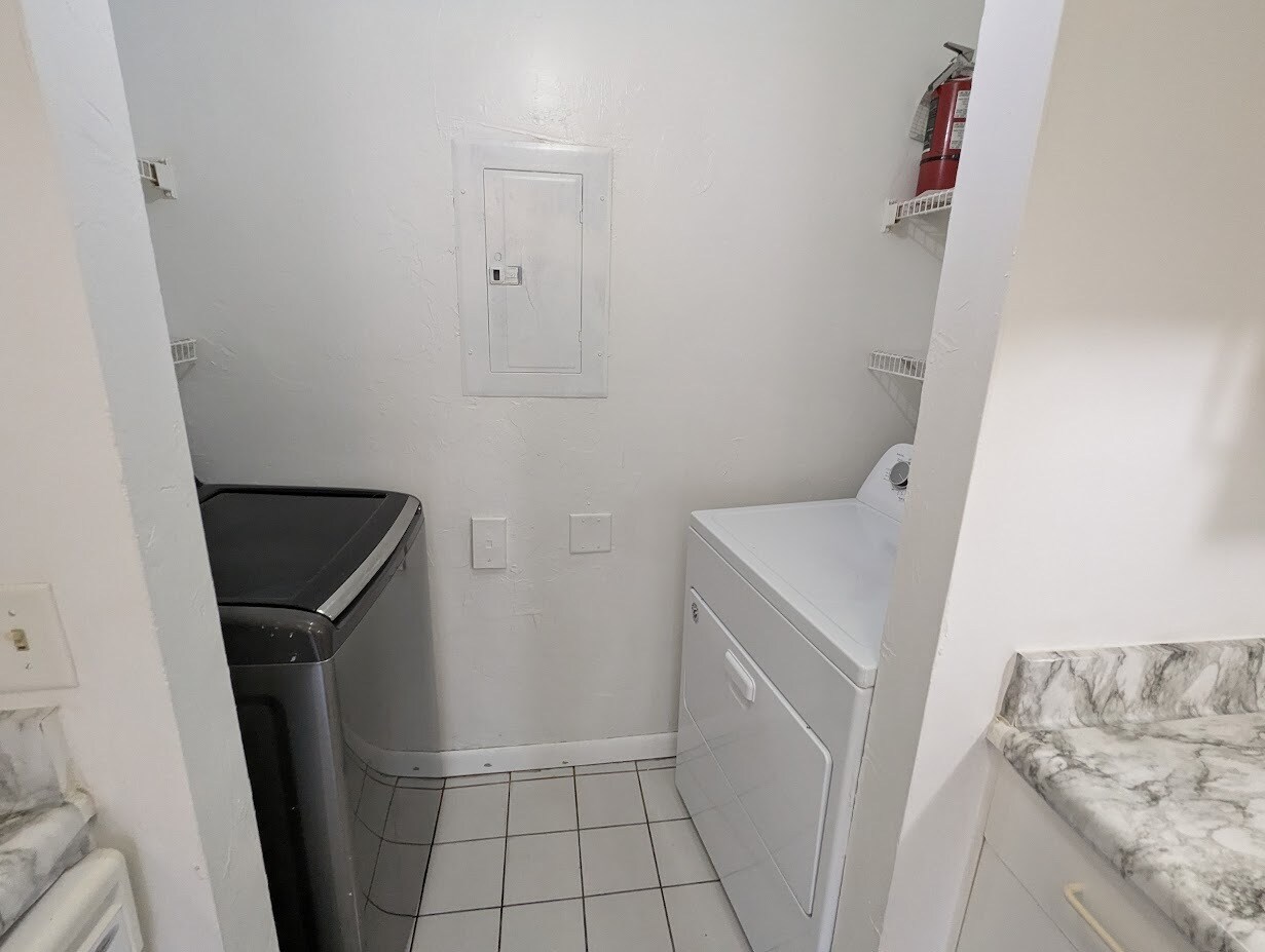 Building Photo - 3600 SW 23rd St