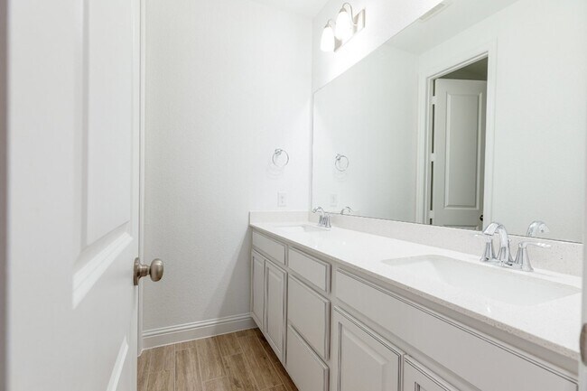 Building Photo - 1403 Woodson Rdg Ln