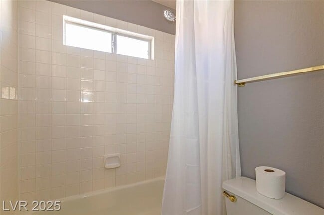 Building Photo - 2121 Whitebirch Ln