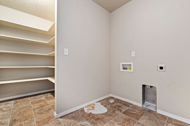 Building Photo - Available July 5th, 3bd/2b Meridian Home