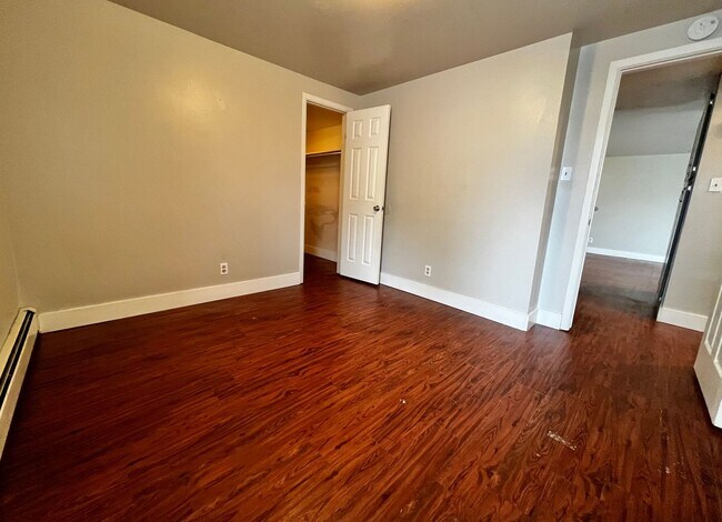 Building Photo - Robertson1001 (KC-JF-NB)