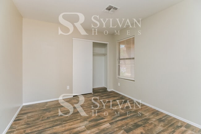 Building Photo - This charming home is waiting for you!