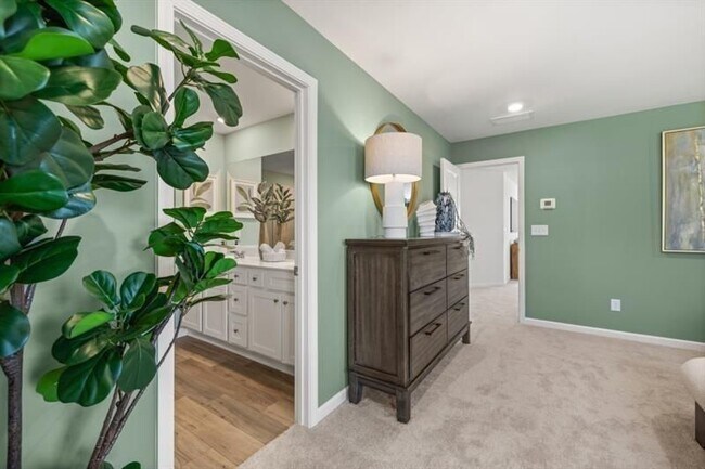 Building Photo - 465 Madison Lakeview Dr