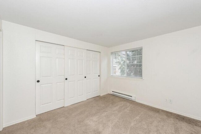 Building Photo - 2 bedroom in Shoreline WA 98133