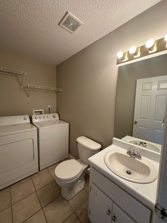 Building Photo - 206 Foxchase Ln