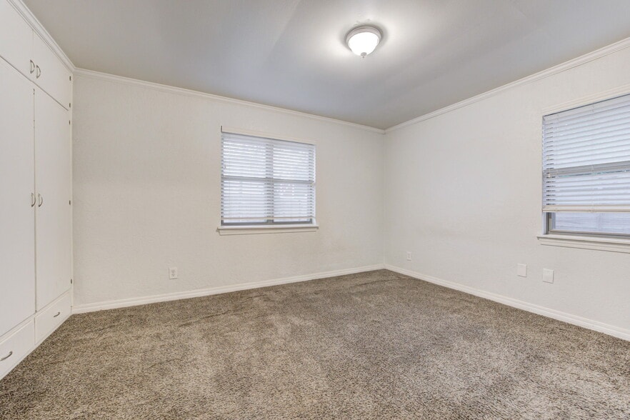 Building Photo - 4121 NW 20th St