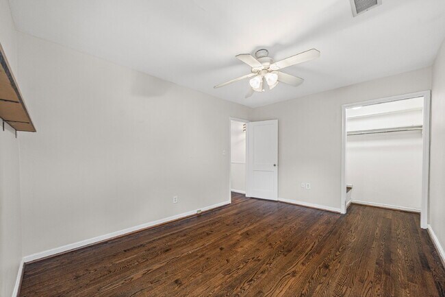 Building Photo - 512 Wakefield Dr