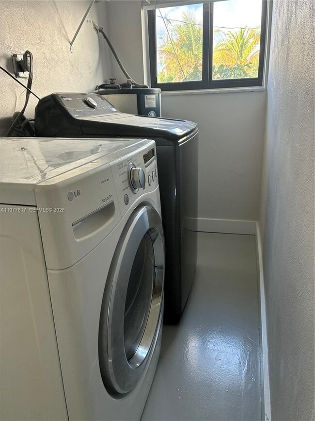 Building Photo - 490 NE 170th St