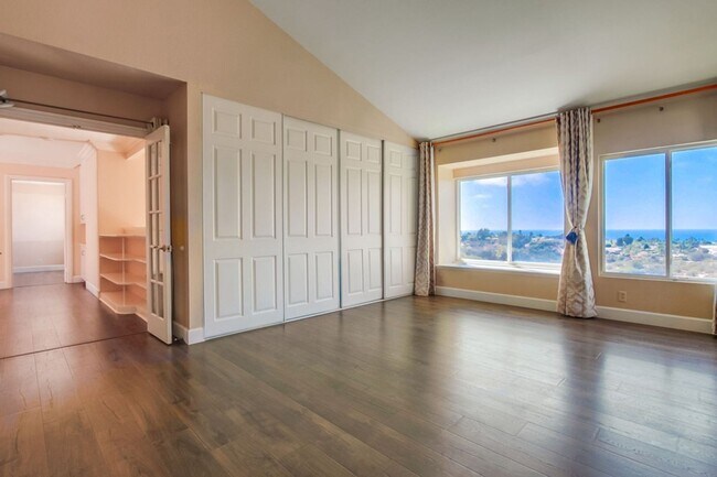 Building Photo - Fantastic ocean views in this spectacular ...
