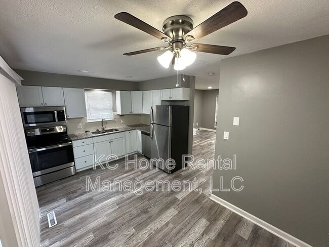 Building Photo - 800 S Willow Dr