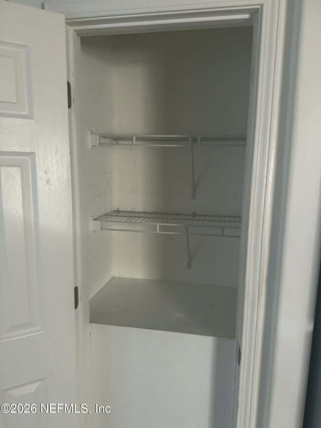 Building Photo - 176 Basin Dr