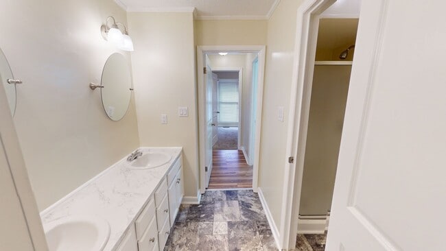 Building Photo - Charming 3 Bedroom Home with Modern Update...