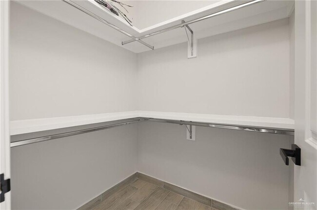 Building Photo - 21 Selena St