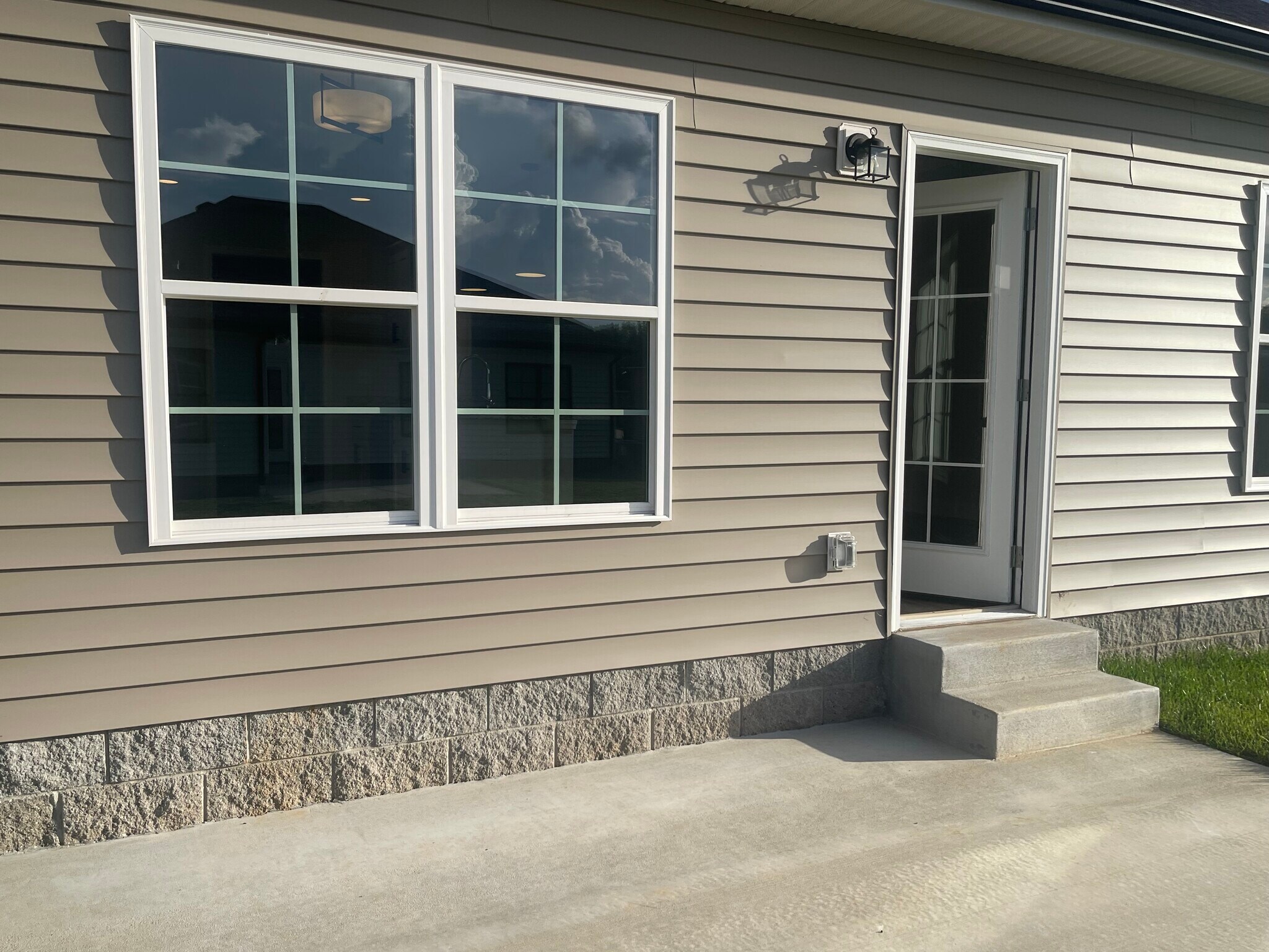 Building Photo - 715 Alexander Way