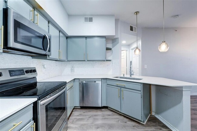 Building Photo - 2320 Gracy Farms Ln