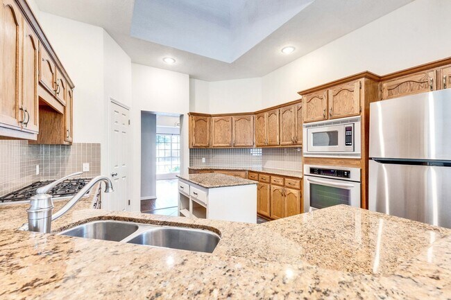 Building Photo - Beautiful Home in Shady Hollows Available ...