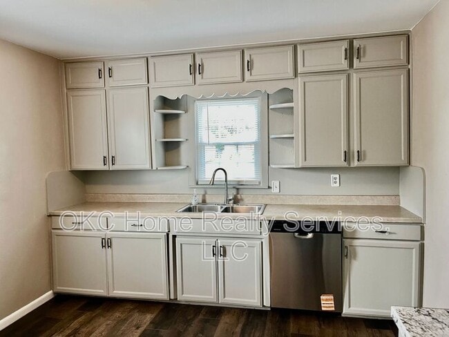 Building Photo - 234 W Thatcher St