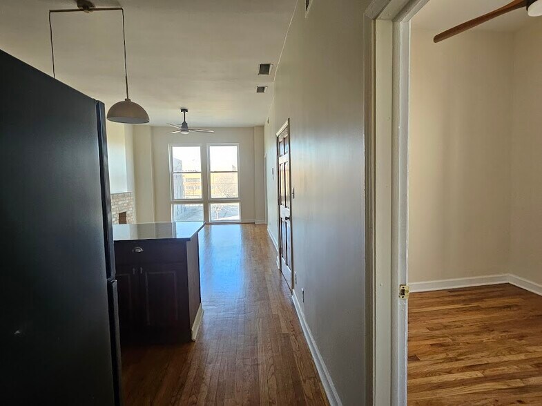 View north towards LR - 2417 W Warren Blvd