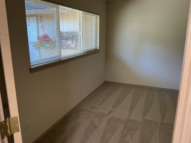 Building Photo - 2111 Sunset Ave