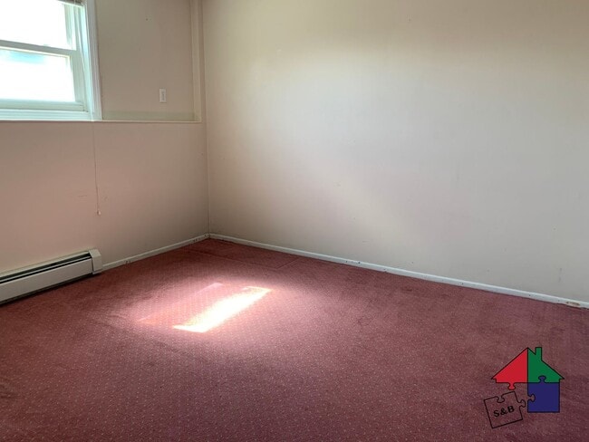 Building Photo - Barre Single Family Home - 4BR 1.5BA with In-Unit Laundry