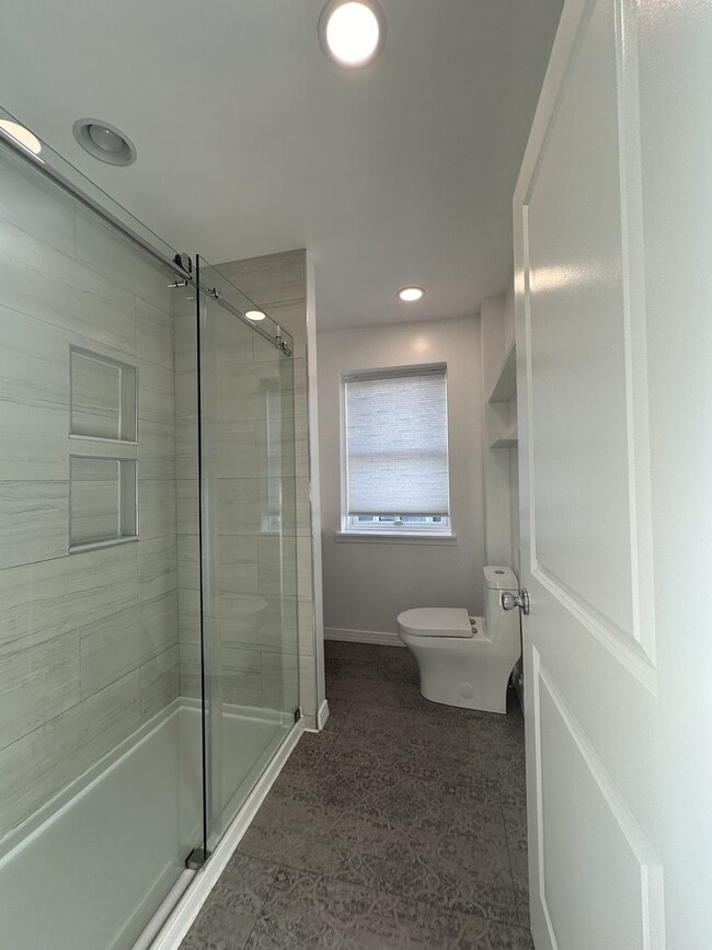 Building Photo - 1022 Carpenter St