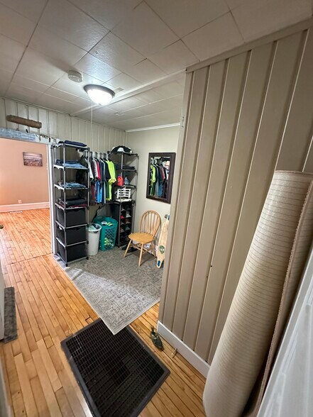 Building Photo - 1749 Wordsworth Ave